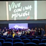 JÓVENES SE INVOLUCRAN EN EVANGELISMO Y SERVICIO A LA COMUNIDAD
