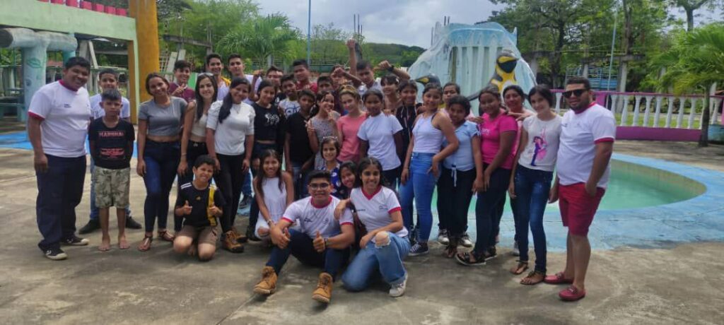 RETIRO DE JÓVENES Y ADOLESCENTES EN EL DISTRITO VENEZUELA LAGO
