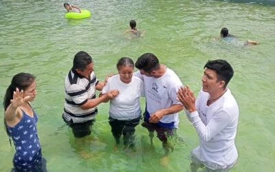 BAUTIZOS EN LA IGLESIA DEL NAZARENO CASA DE GRACIAS