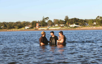 3 PERSONAS SE BAUTIZAN EN URUGUAY
