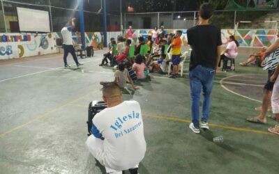 IGLESIA EVANGELIZA EN LA COMUNIDAD A TRAVÉS DE UNA PELÍCULA