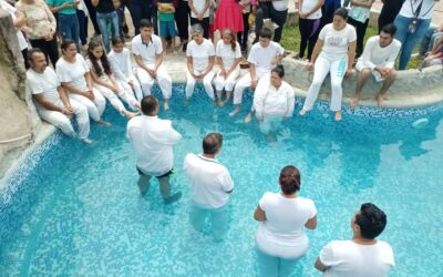 NUEVOS CREYENTES SE BAUTIZAN EN VENEZUELA