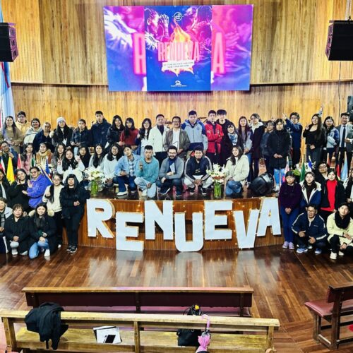 Juventud nazarena de El Alto renueva su llamado en el congreso “Renueva el Fuego que hay en nuestra misión”