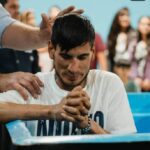 Bautismo de Franco Garrido celebra la transformación de vidas a través del ministerio “Desafíos en Cristo” en Neuquén