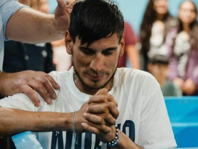 Bautismo de Franco Garrido celebra la transformación de vidas a través del ministerio “Desafíos en Cristo” en Neuquén