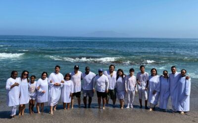 Iglesia del Nazareno Puerta Abierta realiza bautizos en la Playa Roca Roja, en Antofagasta – Chile