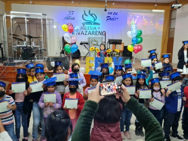 Mirando a los niños como Jesús los ve.