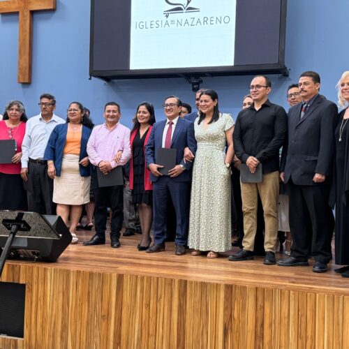 Iglesia del Nazareno Ecuador celebra nuevos ministros y renueva su compromiso con la santidad